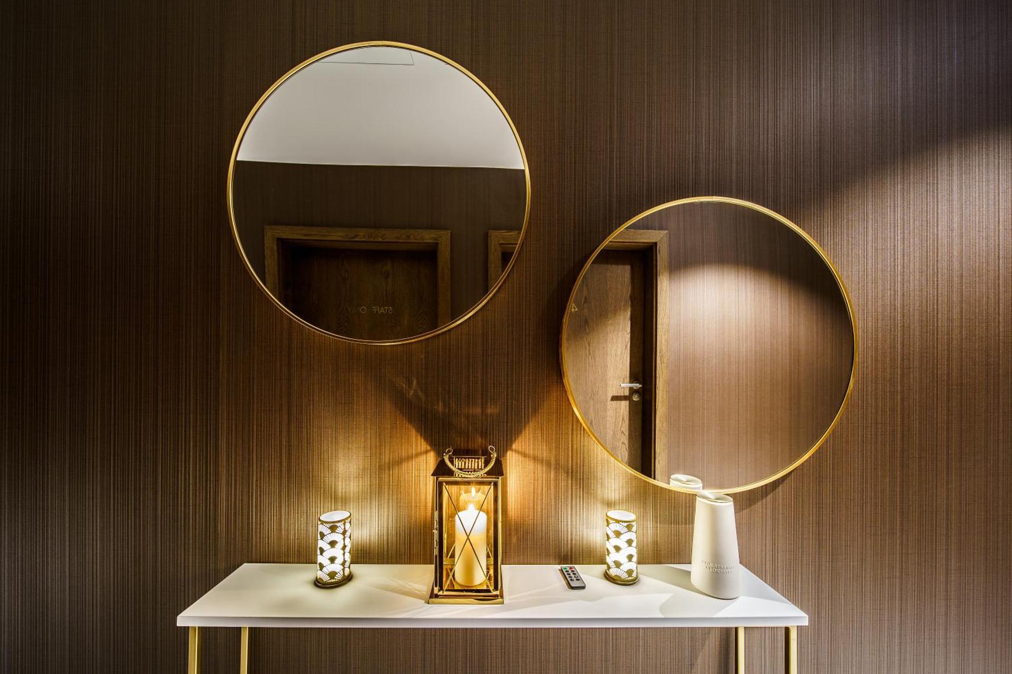 Elements Hotel&Spa Świeradów-Zdrój Exterior foto A modern console table